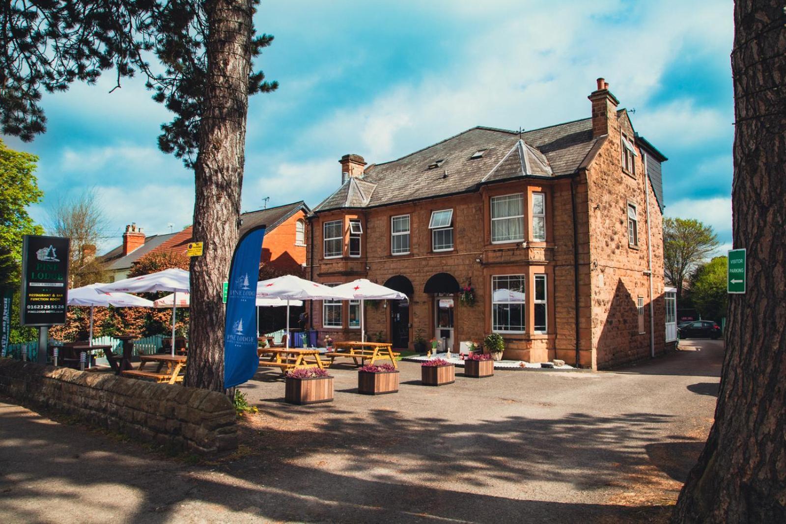Pine Lodge Hotel & Restaurant Mansfield Exterior photo