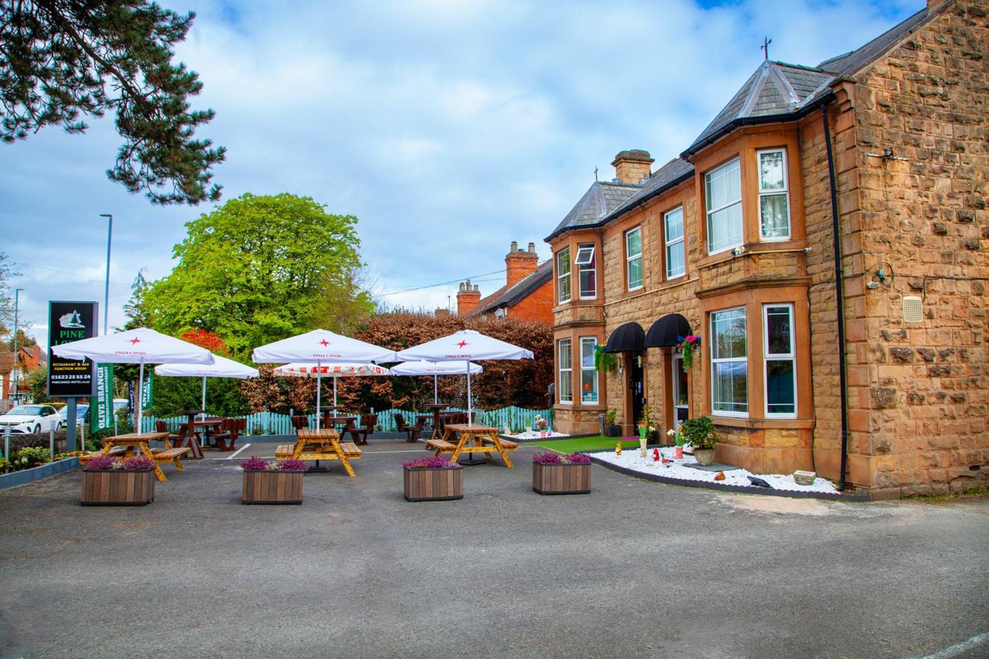 Pine Lodge Hotel & Restaurant Mansfield Exterior photo